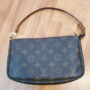 Louis Vuitton Pochette